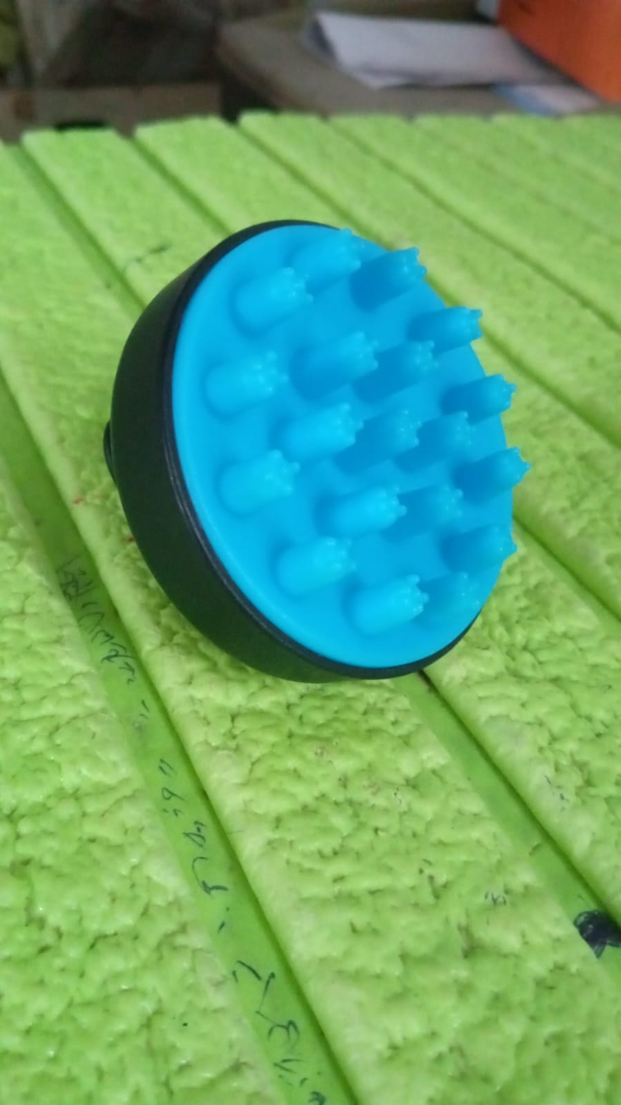 Hair Scalp Massager Shampoo Brush Comb (1 Pc), Hair accessories