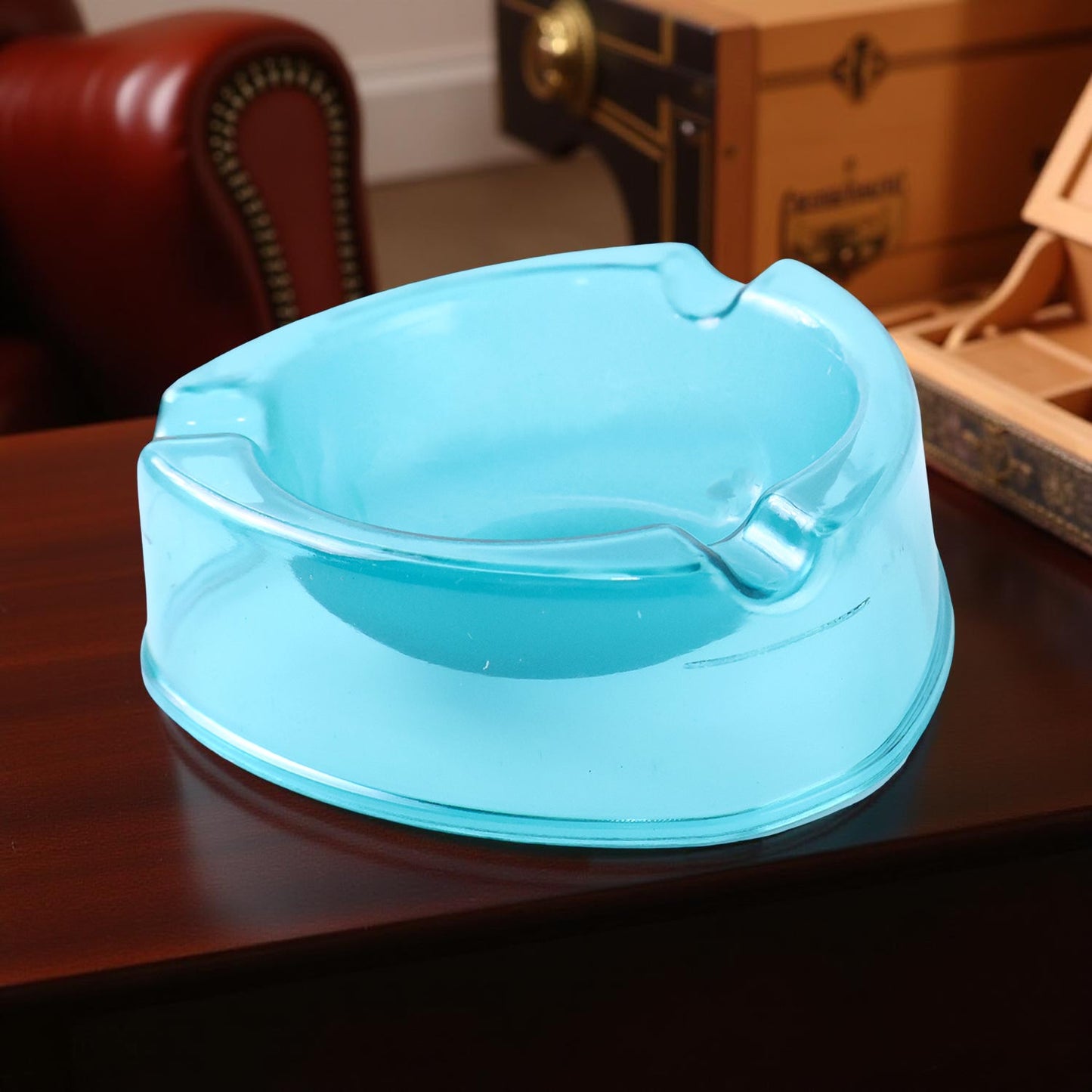 Oblivion Heavy-Duty Transparent Plastic Ashtray with Triple Rest Slots – Anti-Slip Base (1 Pc)