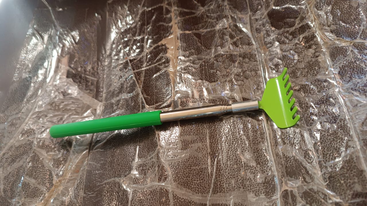 Khujli Stick – 57 cm Long Telescopic Back Scratcher (1 Pc)